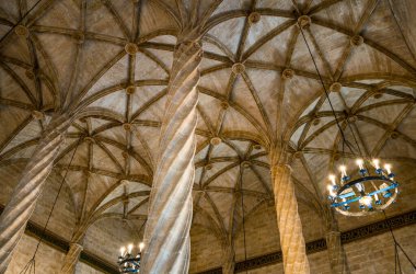 Eski İpek Borsası 'nın tavanı (Lonja de la Seda), Valencia, İspanya. UNESCO Dünya Mirası Alanı.