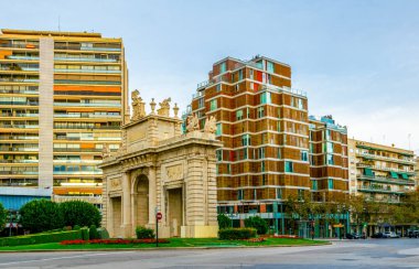 İspanya Valencia 'daki Porta de la mar Anıtı manzarası