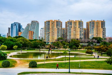 İspanya Valencia şehrindeki Turia Gardens manzarası
