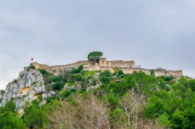 Xativa 'daki kale manzarası kırsal alana bakıyor.