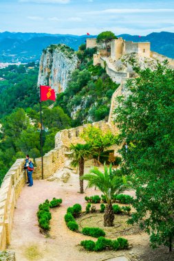 Xativa 'daki kale manzarası kırsal alana bakıyor.