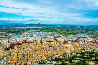 Şatosuyla ünlü İspanyol şehri Xativa 'nın havadan görünüşü