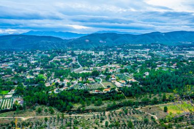 Şatosuyla ünlü İspanyol şehri Xativa 'nın havadan görünüşü