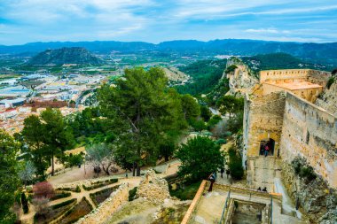 Xativa 'daki kale manzarası kırsal alana bakıyor.