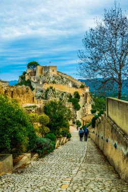 Xativa 'daki kale manzarası kırsal alana bakıyor.