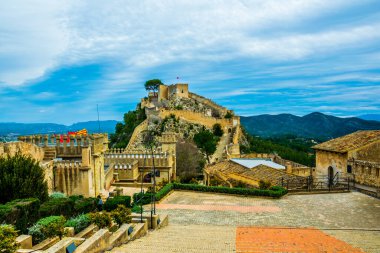 Xativa 'daki kale manzarası kırsal alana bakıyor.