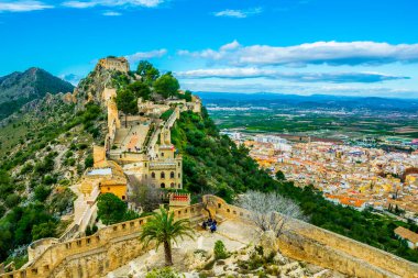 Xativa 'daki kale manzarası kırsal alana bakıyor.