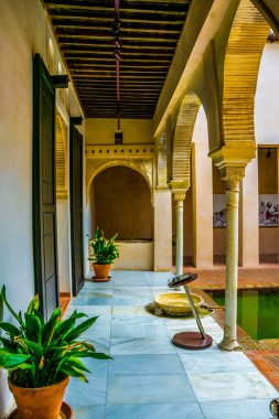 İspanya 'nın Granada şehrindeki Casa de zafra avlusunun manzarası