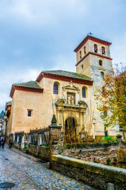 San Pedro Kilisesi, Carrera del Darro boyunca Albaicin, Granada
