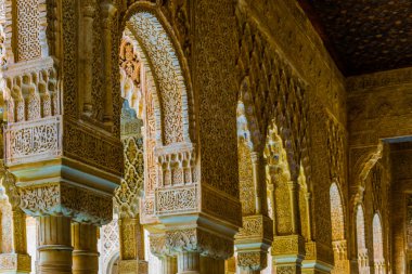 İspanya 'daki Alhambra Sarayı' nın güzel bir dekorasyonunun ayrıntıları..