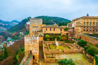 İspanya 'daki Alhambra Sarayı' nın tahkimatı