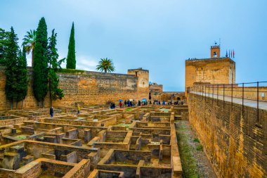 İspanya 'daki Alhambra Sarayı' nın tahkimatı