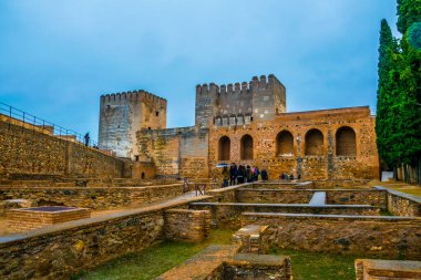 İspanya 'daki Alhambra Sarayı' nın tahkimatı