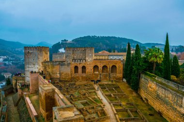 İspanya 'daki Alhambra Sarayı' nın tahkimatı