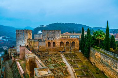 İspanya 'daki Alhambra Sarayı' nın tahkimatı