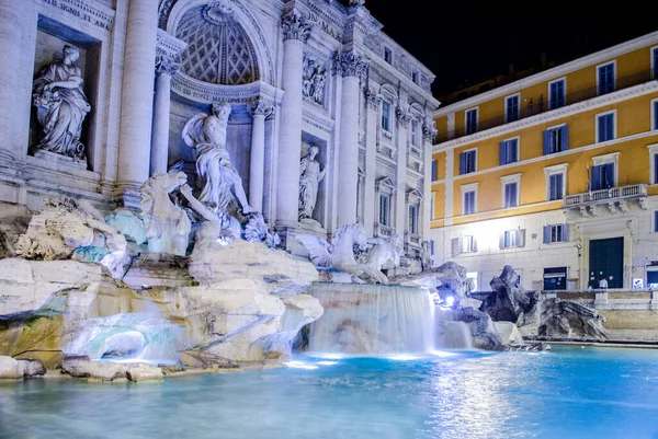 罗马的Fontana Trevi夜景 — 图库照片