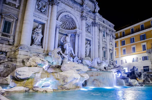 Vista Nocturna Sobre Fontana Trevi Roma —  Fotos de Stock