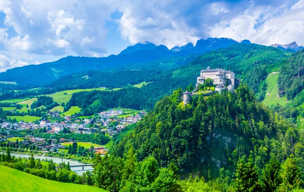 Avusturya 'daki Hohenwerfen kalesinin havadan görünüşü