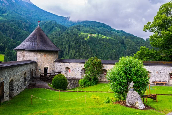 Hohenwerfen Şatosu, Avusturalya