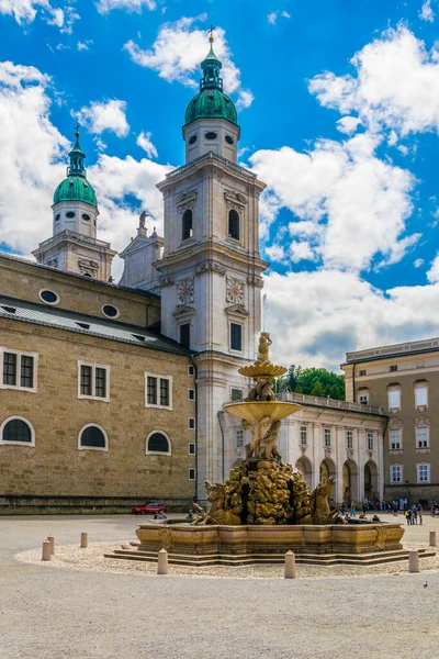 Beautiful View Residenzplatz Cathedral Residenzbrunnen Fountain Historical Part Austrian City — Stockfoto