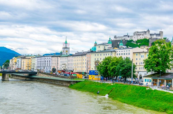 Avusturya 'nın orta Salzburg kentindeki Hohensalzburg kalesinin manzarası