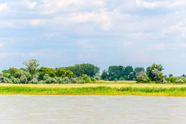 Avusturya ile Hungar arasındaki sınırda bir göl görüldü.