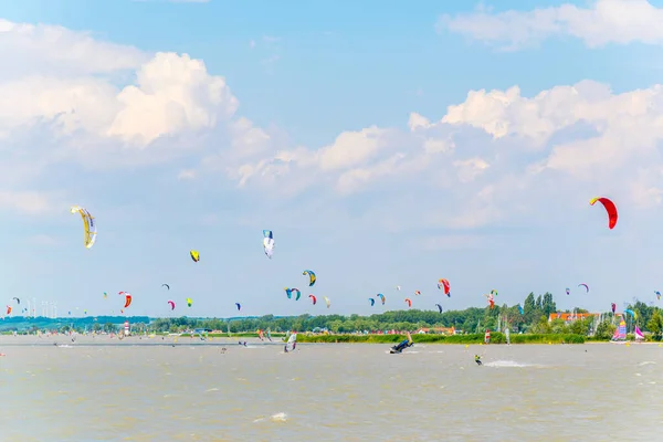 Young People Kite Surfing Neusiedlersee Lake Austria Podersdorf See Town — Fotografia de Stock