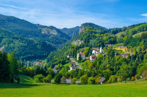 Breitenstein I semmering, Avusturya 'da Unesco dünya mirasının bir parçası olan ünlü semmeringbahn demiryolu üzerinde yer alan küçük bir köydür.