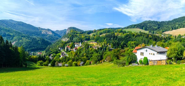 Breitenstein I semmering, Avusturya 'da Unesco dünya mirasının bir parçası olan ünlü semmeringbahn demiryolu üzerinde yer alan küçük bir köydür.