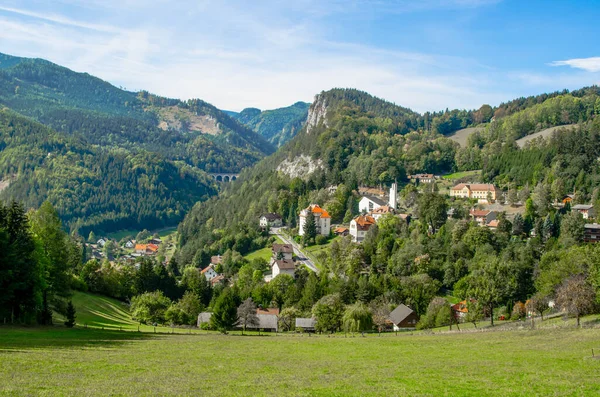 Breitenstein I semmering, Avusturya 'da Unesco dünya mirasının bir parçası olan ünlü semmeringbahn demiryolu üzerinde yer alan küçük bir köydür.