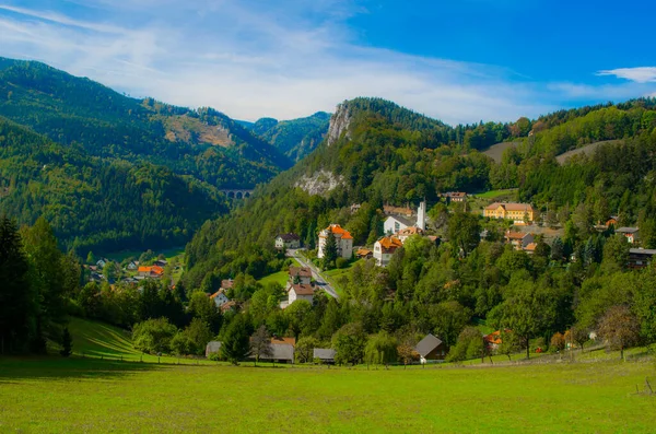 Breitenstein I semmering, Avusturya 'da Unesco dünya mirasının bir parçası olan ünlü semmeringbahn demiryolu üzerinde yer alan küçük bir köydür.