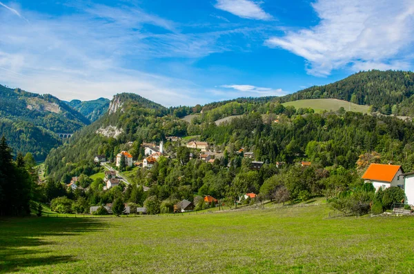 Breitenstein I semmering, Avusturya 'da Unesco dünya mirasının bir parçası olan ünlü semmeringbahn demiryolu üzerinde yer alan küçük bir köydür.