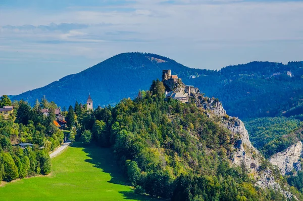Вид Пейзаж Австрійських Гір Розтягнутий Вздовж Півпанської Залізниці Замком Клам — стокове фото