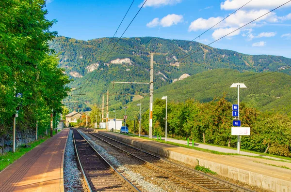 Avusturya 'nın kırsal kesimlerinden geçen semmering bahn demiryolu