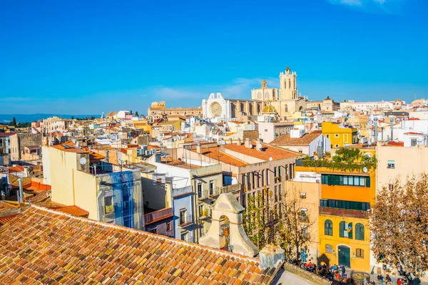 Tarragona 'nın havadan görünüşü. Arka planda Aziz Mary katedrali var.