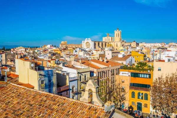 Tarragona 'nın havadan görünüşü. Arka planda Aziz Mary katedrali var.