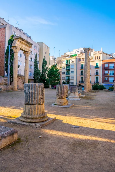 Kolumner Från Det Romerska Forumet Omgivna Moderna Byggnader Tarragona Katalonien — Stockfoto