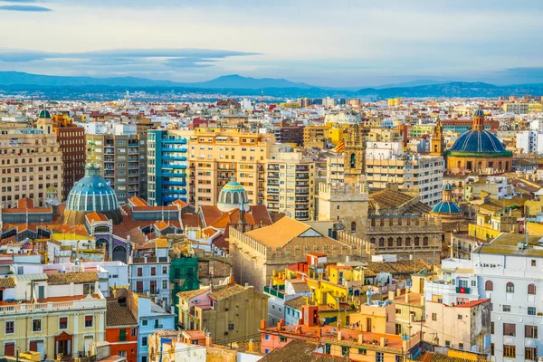Valencia 'nın havadan görünüşü La Lonja unesco sitesi, merkez pazar ve kilise Iglesia de los Santos Juanes