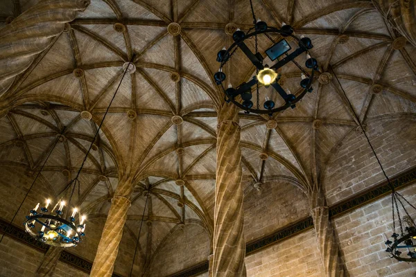 Eski İpek Borsası 'nın tavanı (Lonja de la Seda), Valencia, İspanya. UNESCO Dünya Mirası Alanı.