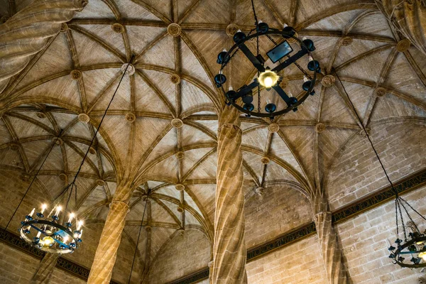 Eski İpek Borsası 'nın tavanı (Lonja de la Seda), Valencia, İspanya. UNESCO Dünya Mirası Alanı.