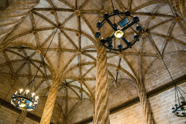 Eski İpek Borsası 'nın tavanı (Lonja de la Seda), Valencia, İspanya. UNESCO Dünya Mirası Alanı.