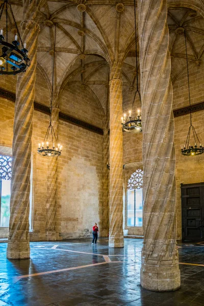Eski İpek Borsası 'nın tavanı (Lonja de la Seda), Valencia, İspanya. UNESCO Dünya Mirası Alanı.