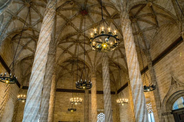 Eski İpek Borsası 'nın tavanı (Lonja de la Seda), Valencia, İspanya. UNESCO Dünya Mirası Alanı.