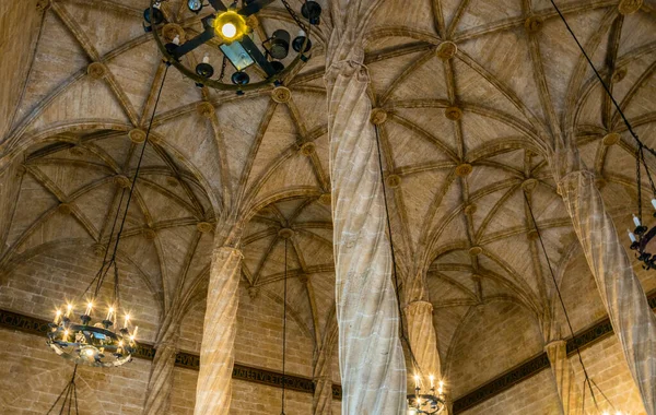 Eski İpek Borsası 'nın tavanı (Lonja de la Seda), Valencia, İspanya. UNESCO Dünya Mirası Alanı.