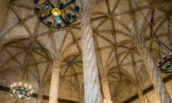 Eski İpek Borsası 'nın tavanı (Lonja de la Seda), Valencia, İspanya. UNESCO Dünya Mirası Alanı.