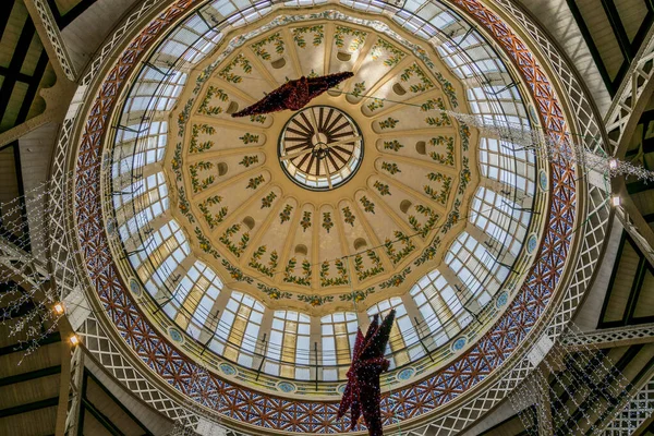 İspanya Valencia 'daki merkez marketin bir kubbesinin ayrıntıları