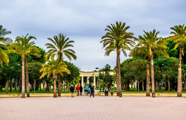 İspanya Valencia şehrindeki Turia Gardens manzarası