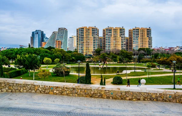 İspanya Valencia şehrindeki Turia Gardens manzarası