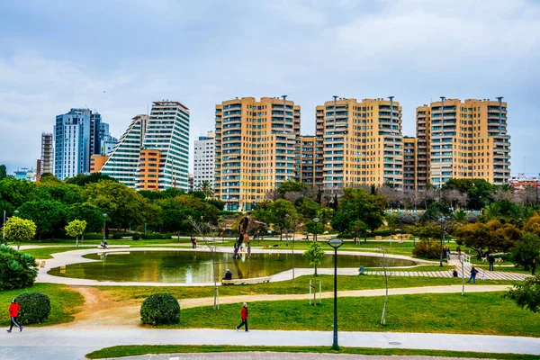 İspanya Valencia şehrindeki Turia Gardens manzarası