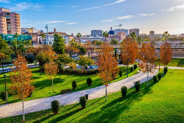 İspanya Valencia şehrindeki Turia Gardens manzarası